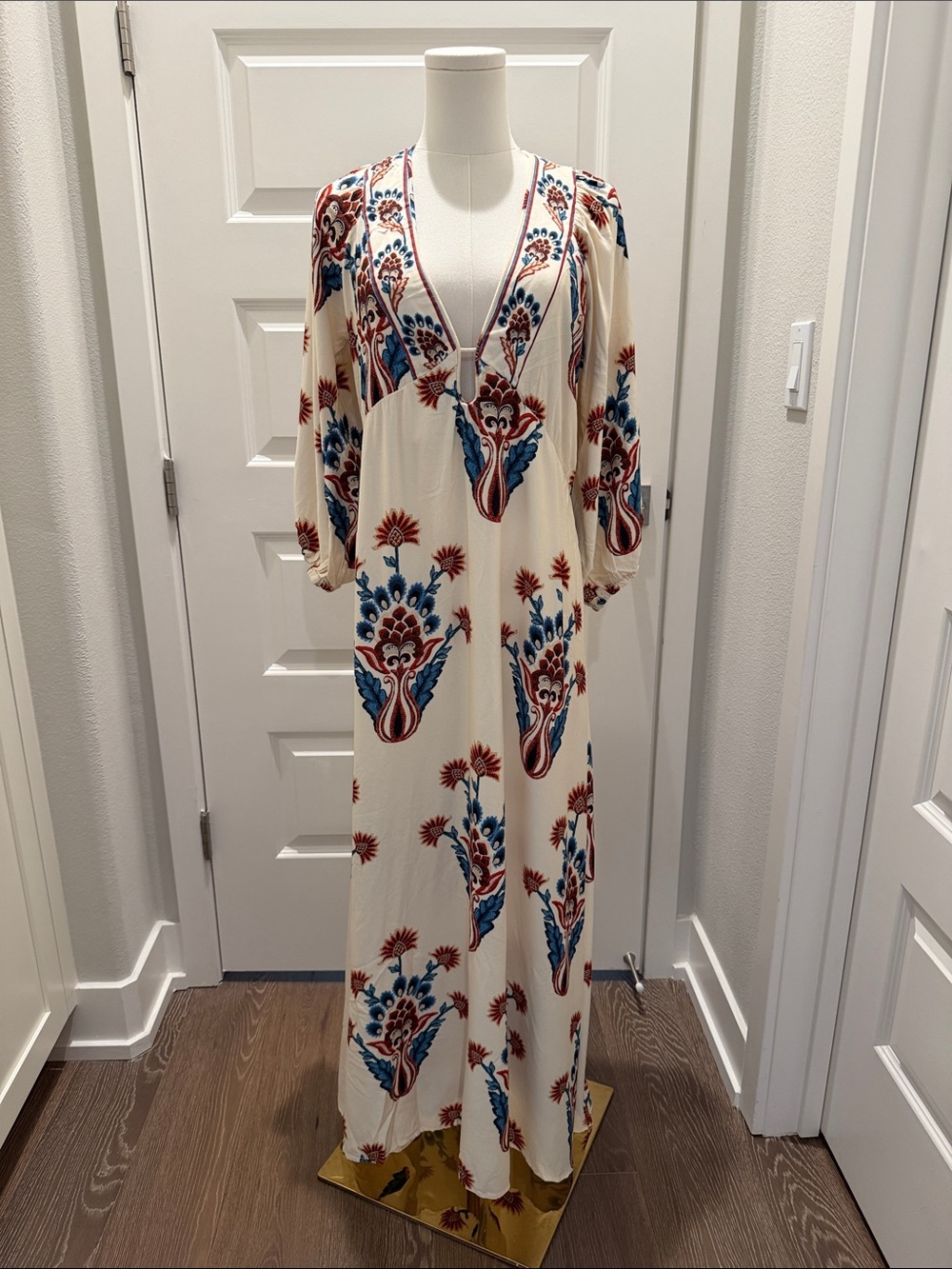FARM Rio Cream Maxi Dress with Blue & Rust Floral Size M - Picture 2 of 8